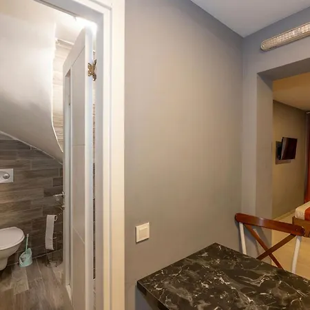Lion Taksim Aparthotel 3*