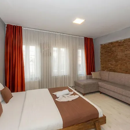 Lion Taksim 3*